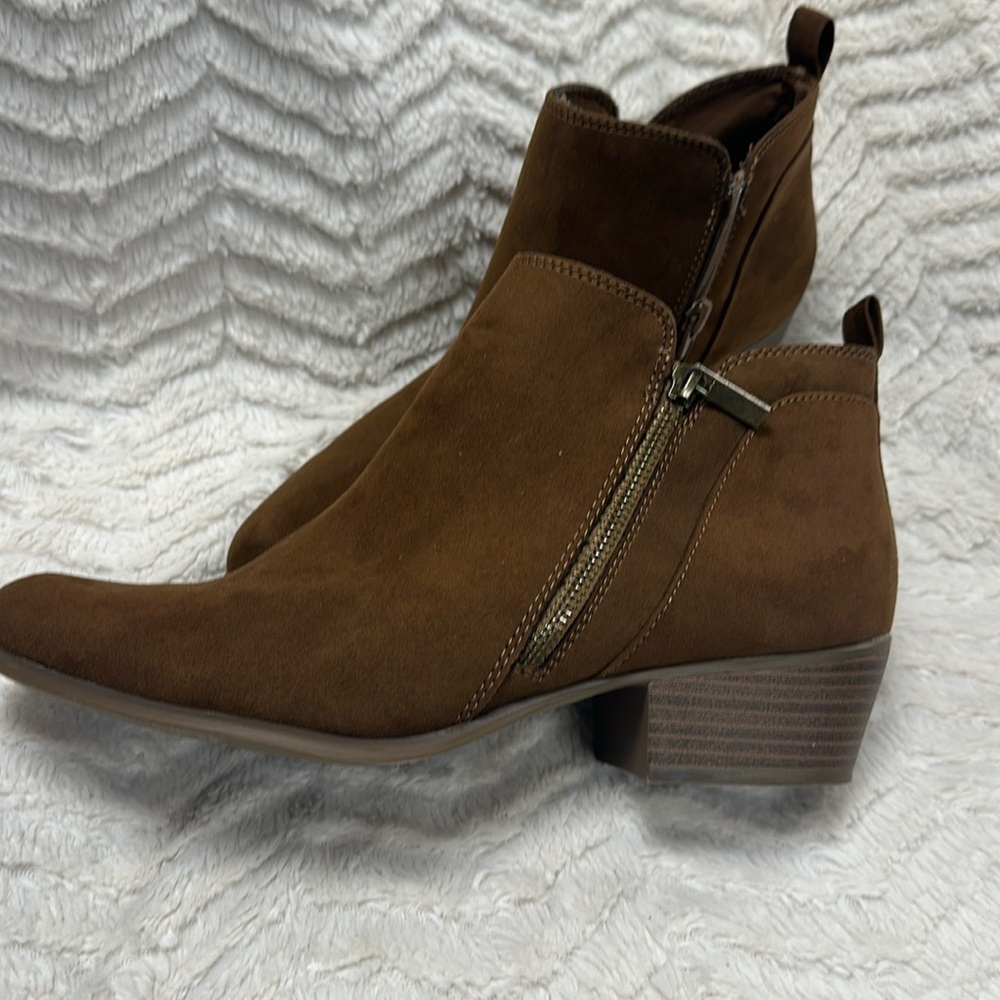 Esprit  Timber Women's Soft Faux Suede Ankle Boots in Rich Brown, Size 10M EUC